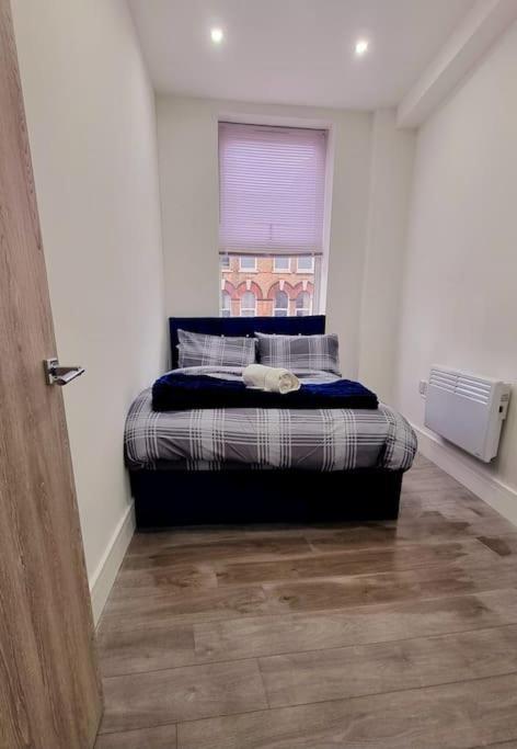 2 Bed Cosy Flat Close To Bus & Tube Station Londres Exterior foto